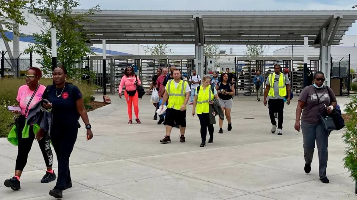 Detroit Stellantis Mack workers: "Support Will Lehman for UAW president!"